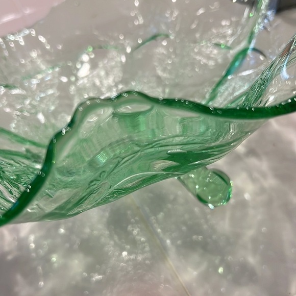 Stag & Holly Green FENTON 10" Round 3-Toed Crimped Uranium Glass Bowl - Picture 8 of 13